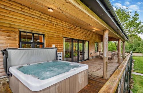 Rhayader House | Mid-Wales Lakeside Hot Tub Hideaway