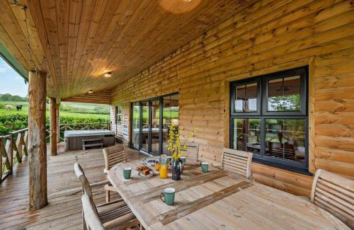 Rhayader House | Mid-Wales Lakeside Hot Tub Hideaway