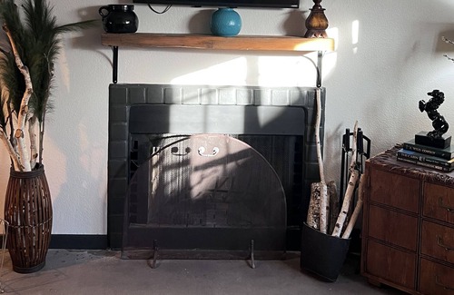 Raskin Estates Condo | Midcentury 2 BR condo minutes from WM BJ and Super Bowl