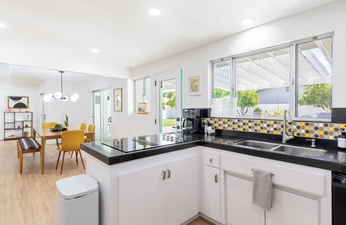 La Quinta Cove House | Midcentury 4-bedroom house with spacious backyard & pool in La Quinta