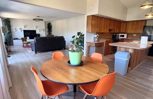 Pocatello House | Midcentury home w/views- a unique gem!