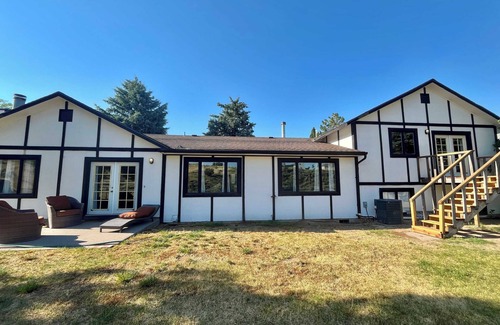 Pocatello House | Midcentury home w/views- a unique gem!