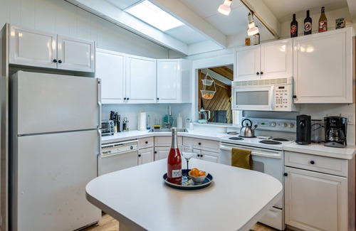 Kauneonga Lake House | Midcentury Modern Bungalow Bethel Woods/White Lake