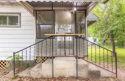 Columbus House | Midcentury Modern - central location to all