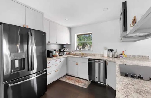 Oak Cliff House | Midcentury-modern, eclectic,Open Concept,3bedrooms