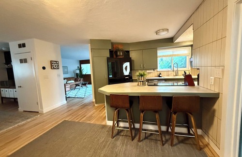 Southeast Boise House | MidCentury Modern Oasis/SE Boise/Golf Putting green!