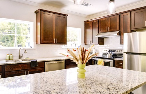 Mid City South House | MidCity Mural House - LSU - 3Bed Modern Amenities