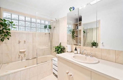 Brighton House | Middle Brighton Beach House (3-bed)