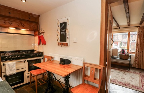 Endon Cottage | MIDDLE COTTAGE, romantic, character holiday cottage in Endon