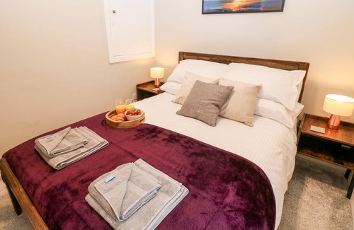 Ashbourne Cottage | MIDDLE COTTAGE, romantic, luxury holiday cottage in Ashbourne