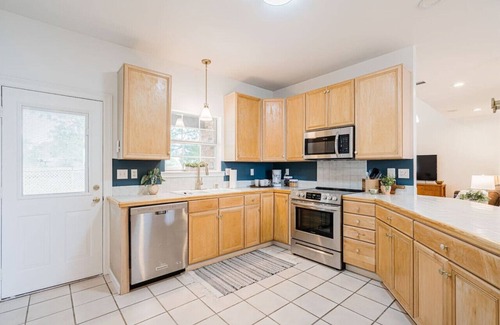 Milton House | Middle Of Town, Pet Friendly
