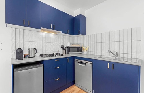 Geelong Apartment | Middle Of Town With Parking!