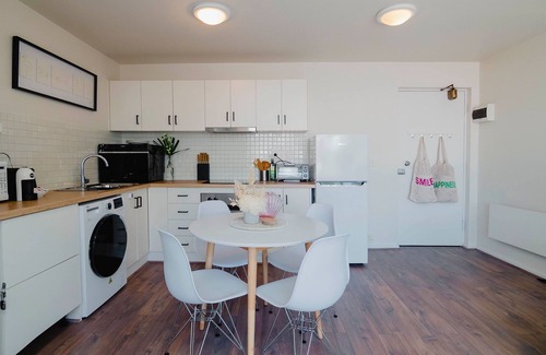 Middle Park Apartment | Middle Park Magic With Parking