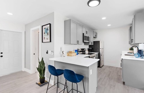 Coral Ridge Apartment | Middle River Suites Unit #4
