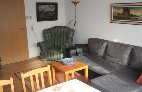 Tossens House | Middle row house near the beach, quiet location but in the middle of life
