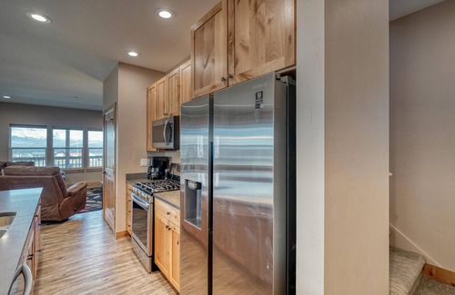 Leadville Cabin | Midgarth Hus- Brand New Railyard home minutes to Copper & Ski Cooper!