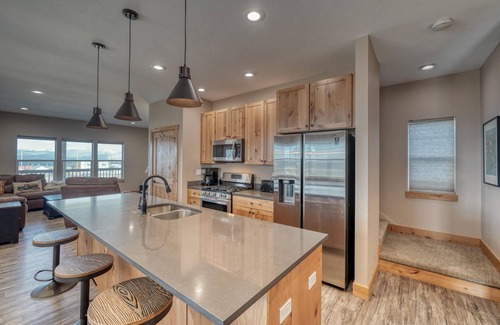 Leadville Cabin | Midgarth Hus- Brand New Railyard home minutes to Copper & Ski Cooper!