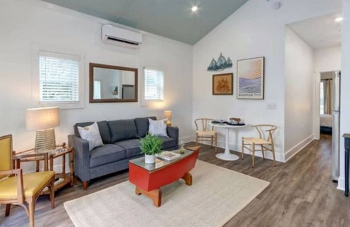 Thunderbolt Cottage | MidShipTury Cottage - 5 minutes to Sav / 10 to TYB