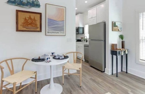 Thunderbolt Cottage | MidShipTury Cottage - 5 minutes to Sav / 10 to TYB
