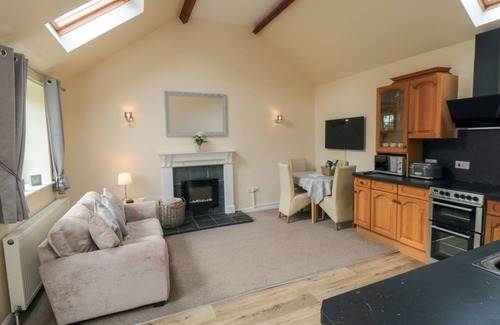 Malton Cottage | MIDSUMMER COTTAGE, pet friendly, with a garden in Thornton Dale
