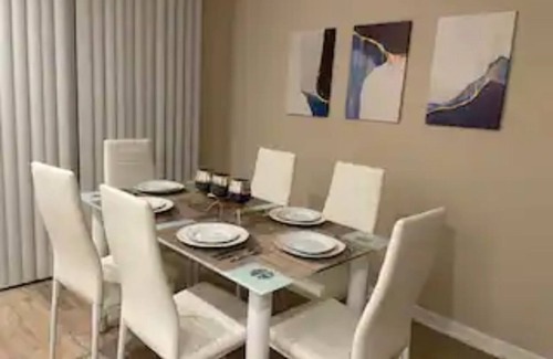 North Houston Apartment | Midtown Blue Retreat │ Bars, Shppng, Rstrnts Near