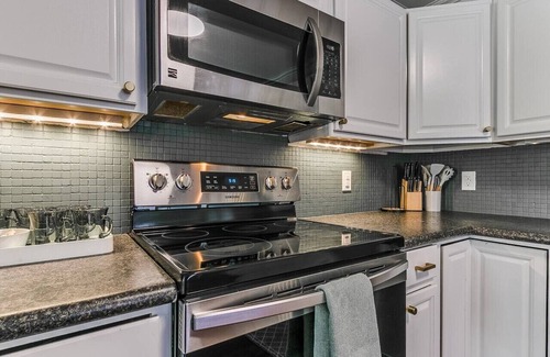 Crestwood House | Midtown Bungalow w/Tiny Home