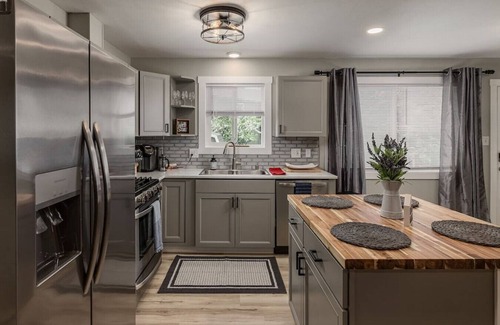 Campbell Park House | Midtown Charming 3 Bed Gem