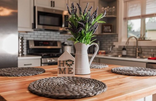 Campbell Park House | Midtown Charming 3 Bed Gem