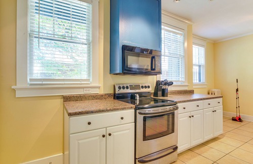 Crosstown House | Midtown Duplex 1 Mi to Memphis Zoo & Overton Park!