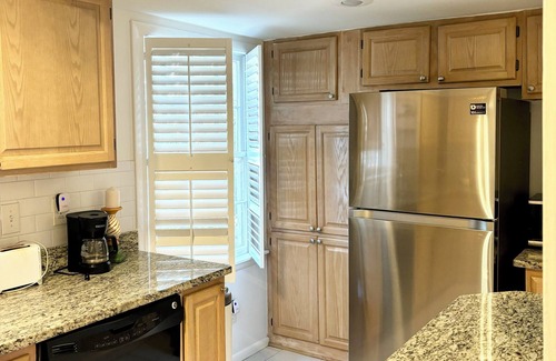 Piedmont Heights House | Midtown House, Walk to Piedmont Park, private Fire Pit, Sleeps 14, free parking