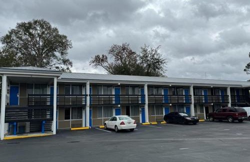 Englewood Hotel | Midtown Lodge