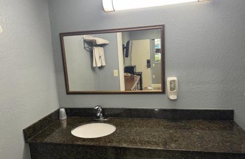 Englewood Hotel | Midtown Lodge