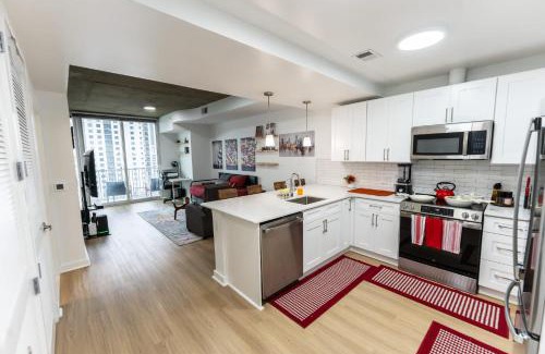 Midtown Apartment | Midtown LuxePad 1B1B with Pool Gym Grills Xbox