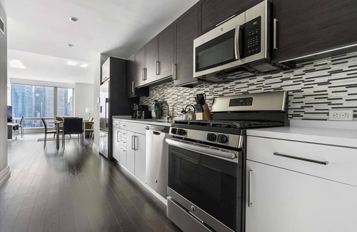 Hell's Kitchen Apartment | Midtown Manhattan 1 BR river | 24hr Doorman