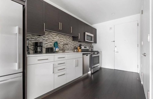 Hell's Kitchen Apartment | Midtown Manhattan 1 BR river | 24hr Doorman