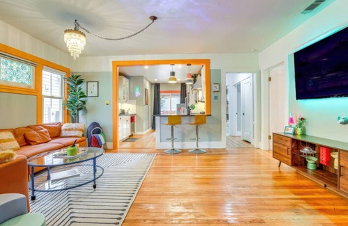 New Era Park House | Midtown Oasis | BBQ, Deck, Games & Artistic Vibes