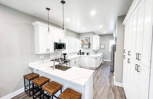 Downtown Omaha House | Midtown Oasis - Walkable to Blackstone - Within 5 Minutes of Downtown -Sleeps 12
