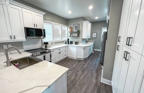 Downtown Omaha House | Midtown Oasis - Walkable to Blackstone - Within 5 Minutes of Downtown -Sleeps 12