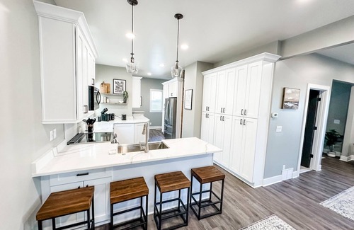 Downtown Omaha House | Midtown Oasis - Walkable to Blackstone - Within 5 Minutes of Downtown -Sleeps 12