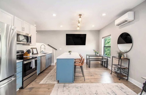 Downtown Omaha House | Midtown Omaha Escape | Luxury Comfort & Location