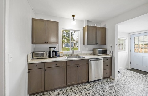 Coeur d'Alene Cottage | Midtown Outpost: Cozy Cottage - 1 mile from Lake Coeur d'Alene! Walkable Area