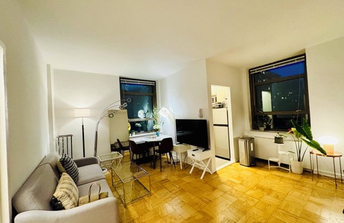 Midtown Apartment | Midtown Park Ave Charming Chrysler View Corner Studio