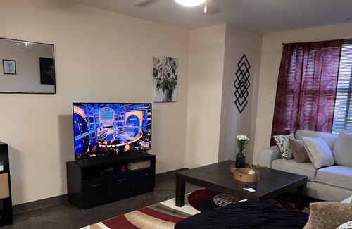 Midtown Apartment | Midtown Retreat: Just 3 mins from Overton Square!