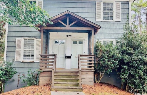 Piedmont Heights House | Midtown Townhouse, Walk to Piedmont Park, Sleeps 6+, Parking