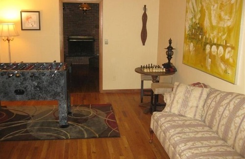 Tulsa House | Midtown Tulsa, Quiet Street, Minutes to Expo, Hospitals, Shops, large yard