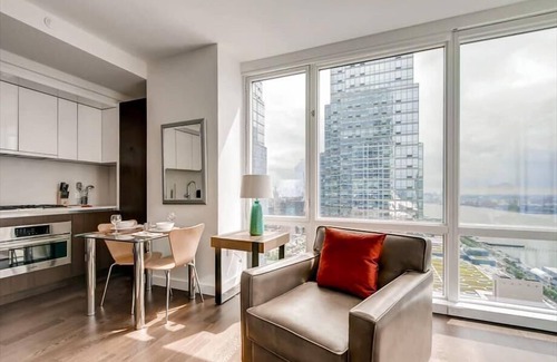 Hell's Kitchen Apartment | Midtown West 1 Deluxe BR Downtown/river views | in-unit W/D