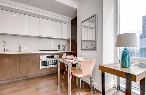 Hell's Kitchen Apartment | Midtown West 1 Deluxe BR Downtown/river views | in-unit W/D