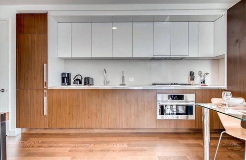 Hell's Kitchen Apartment | Midtown West 1 Deluxe BR Downtown/river views | in-unit W/D