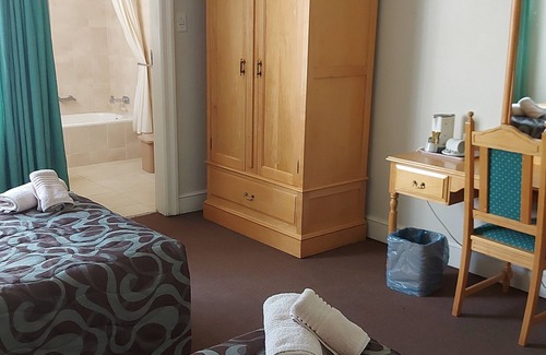 Middelburg Hotel | Midway Inn