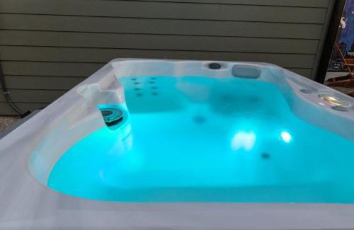 Indianapolis House | Midwest Moonlight l Hot Tub Fire Pit Arcade